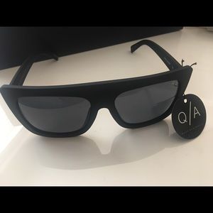 CAFÉ RACER - black, Quay Australia